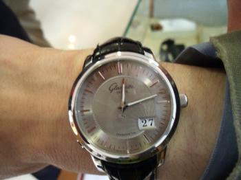 Roy Barnes' wrist gets to wear a Glausheutte Original for a spell! Roy Barnes' wrist gets to wear a Glausheutte Original for a spell!